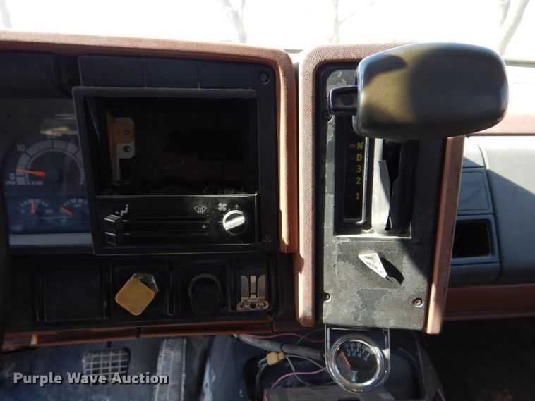 image for item DH8196 1992 Chevrolet Kodiak C6500  flatbed truck