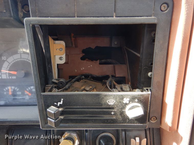 image for item DH8196 1992 Chevrolet Kodiak C6500  flatbed truck