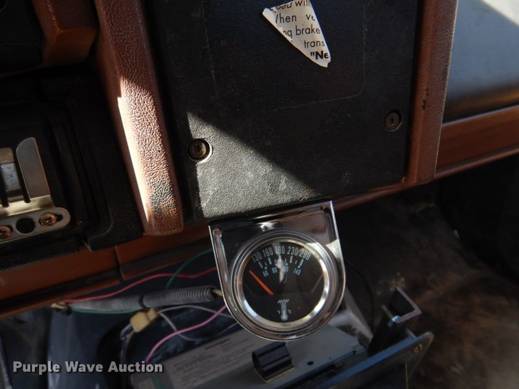 image for item DH8196 1992 Chevrolet Kodiak C6500  flatbed truck