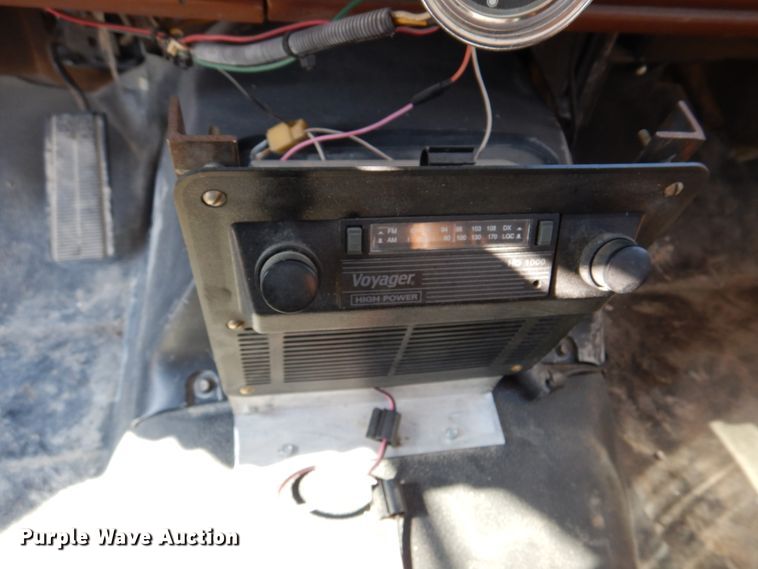 image for item DH8196 1992 Chevrolet Kodiak C6500  flatbed truck