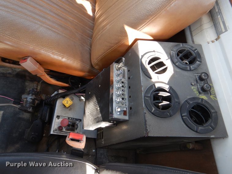 image for item DH8196 1992 Chevrolet Kodiak C6500  flatbed truck