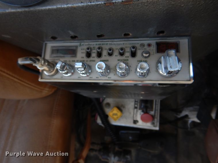 image for item DH8196 1992 Chevrolet Kodiak C6500  flatbed truck