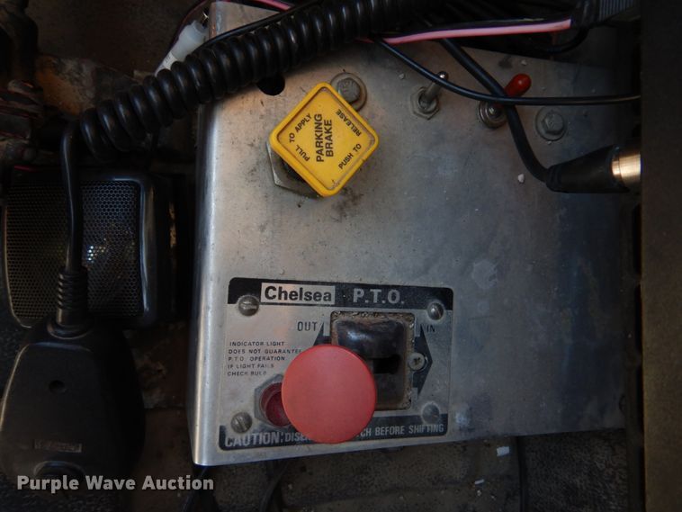 image for item DH8196 1992 Chevrolet Kodiak C6500  flatbed truck