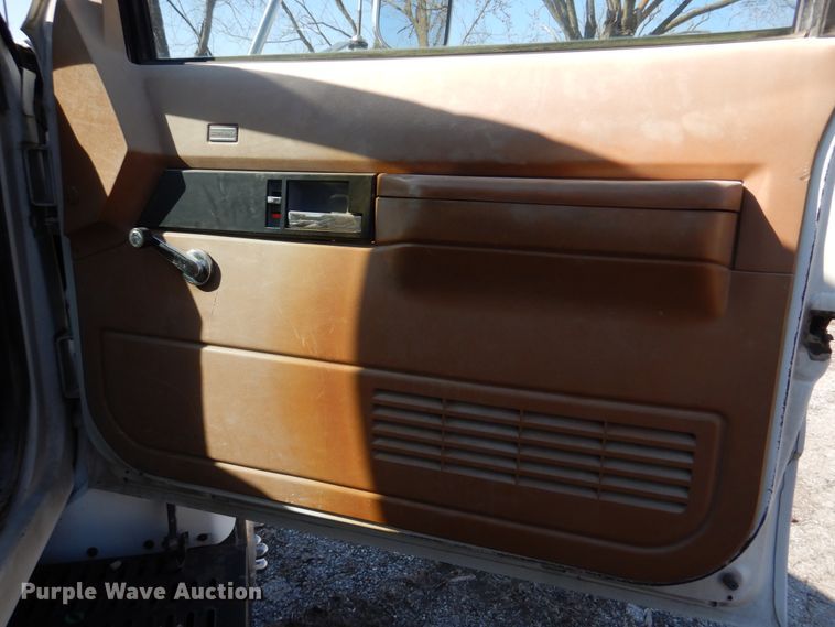 image for item DH8196 1992 Chevrolet Kodiak C6500  flatbed truck