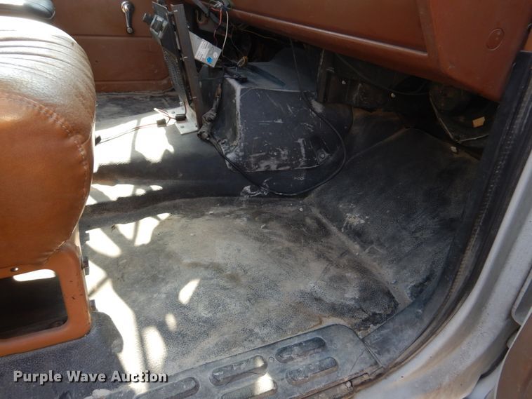 image for item DH8196 1992 Chevrolet Kodiak C6500  flatbed truck