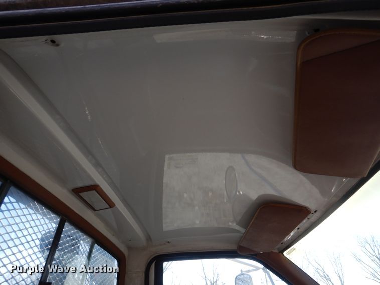 image for item DH8196 1992 Chevrolet Kodiak C6500  flatbed truck