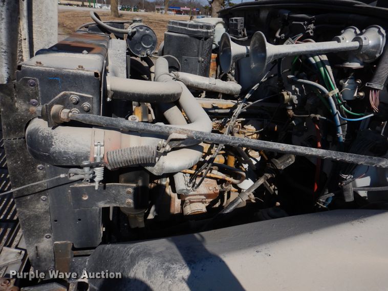 image for item DH8196 1992 Chevrolet Kodiak C6500  flatbed truck