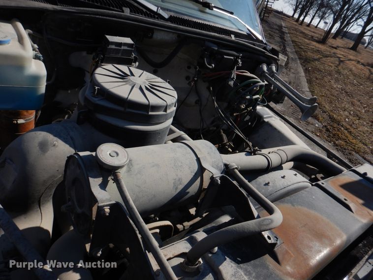 image for item DH8196 1992 Chevrolet Kodiak C6500  flatbed truck