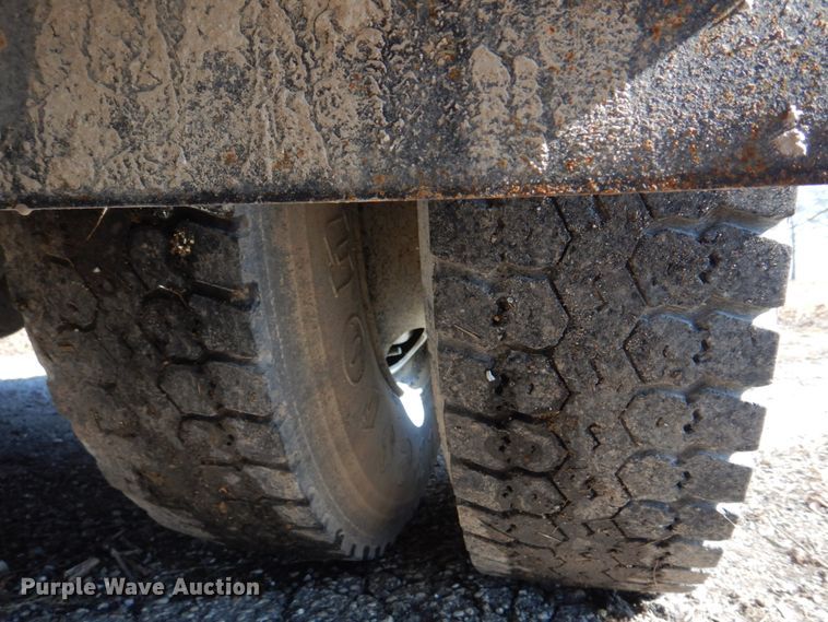 image for item DH8196 1992 Chevrolet Kodiak C6500  flatbed truck