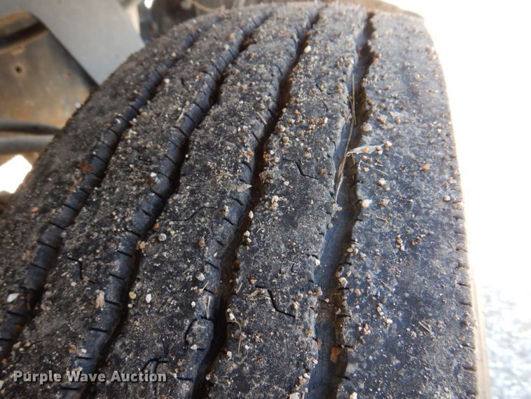 image for item DH8196 1992 Chevrolet Kodiak C6500  flatbed truck