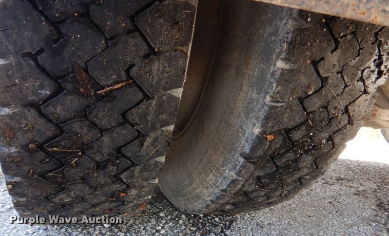 image for item DH8196 1992 Chevrolet Kodiak C6500  flatbed truck