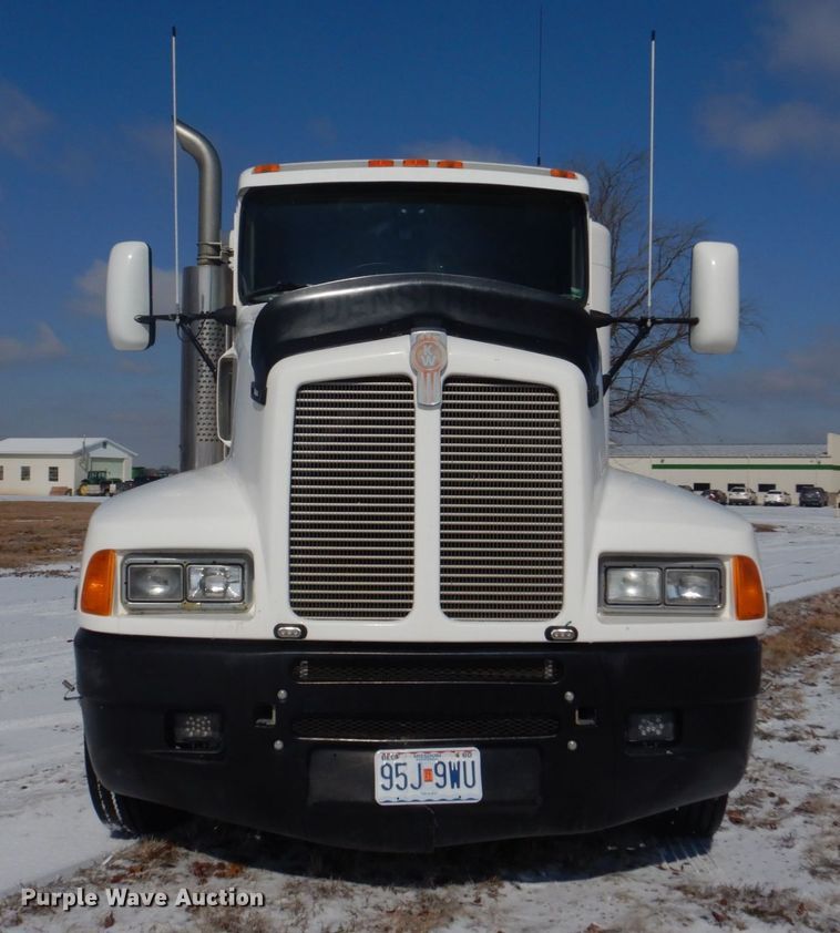 image for item DH8197 1990 Kenworth T600  semi truck