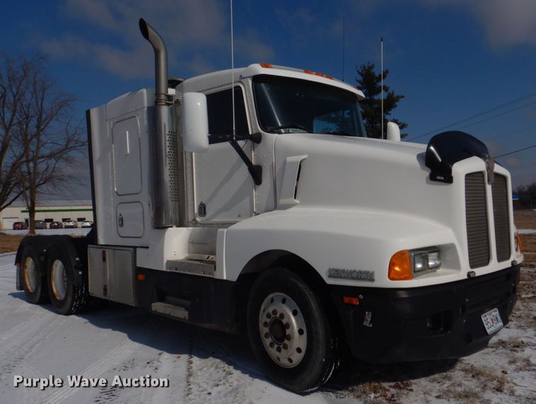 image for item DH8197 1990 Kenworth T600  semi truck