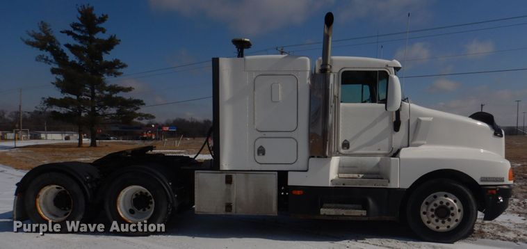 image for item DH8197 1990 Kenworth T600  semi truck