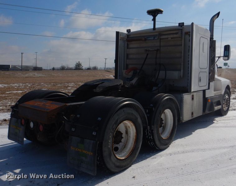 image for item DH8197 1990 Kenworth T600  semi truck