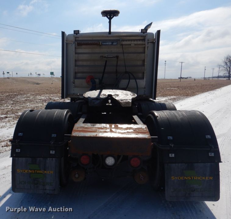 image for item DH8197 1990 Kenworth T600  semi truck