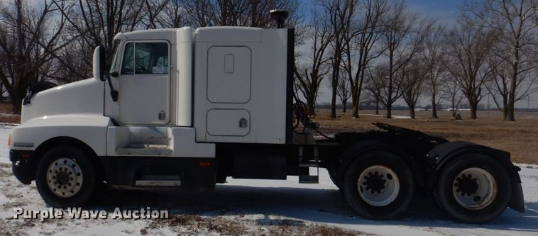 image for item DH8197 1990 Kenworth T600  semi truck