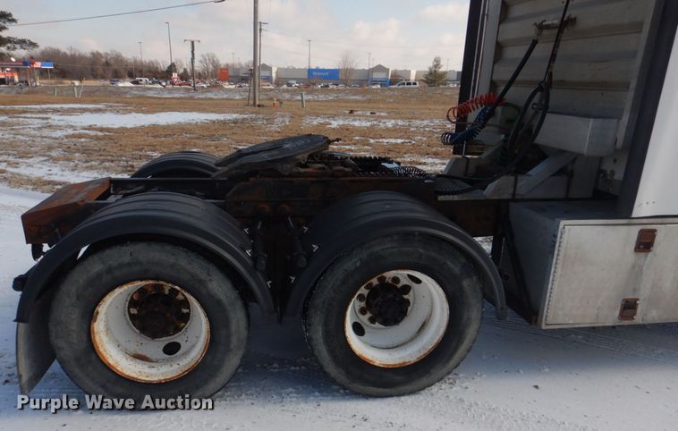 image for item DH8197 1990 Kenworth T600  semi truck