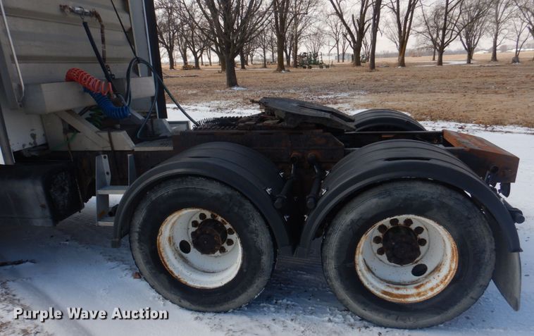 image for item DH8197 1990 Kenworth T600  semi truck