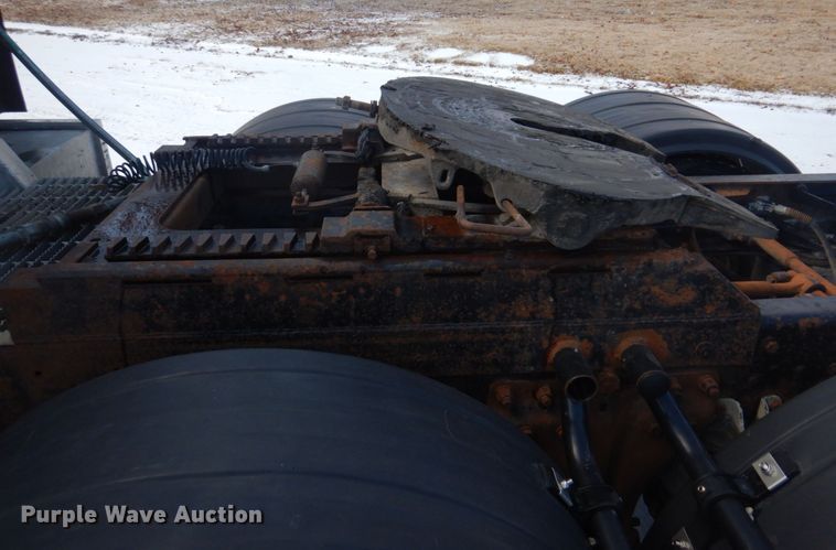 image for item DH8197 1990 Kenworth T600  semi truck