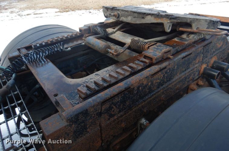 image for item DH8197 1990 Kenworth T600  semi truck