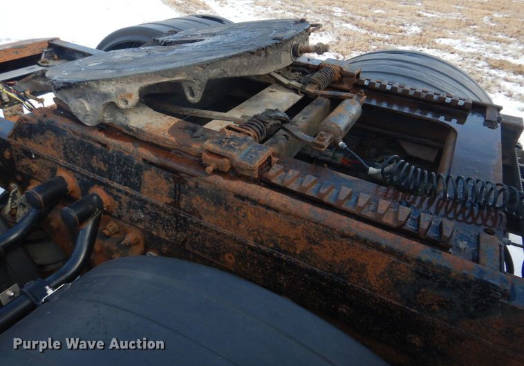 image for item DH8197 1990 Kenworth T600  semi truck