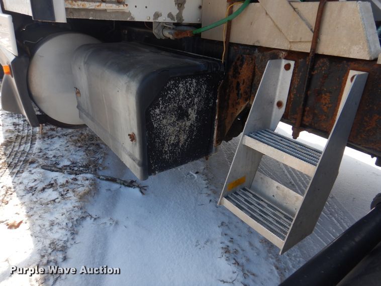 image for item DH8197 1990 Kenworth T600  semi truck