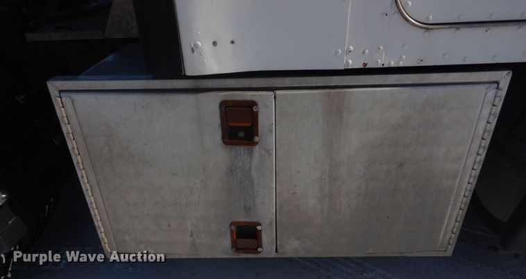 image for item DH8197 1990 Kenworth T600  semi truck