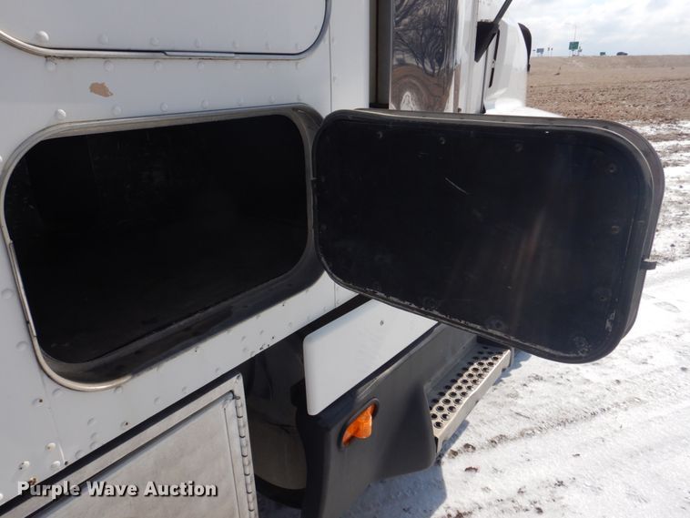 image for item DH8197 1990 Kenworth T600  semi truck