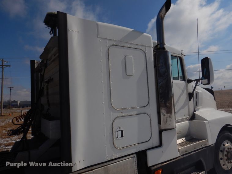 image for item DH8197 1990 Kenworth T600  semi truck