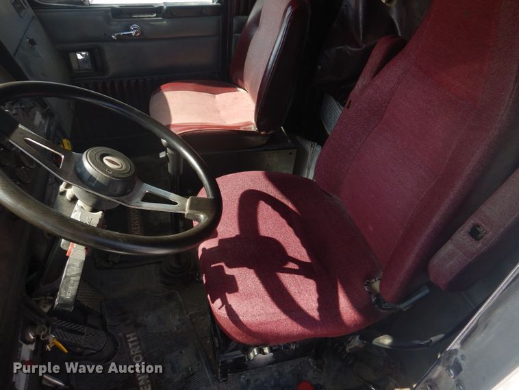 image for item DH8197 1990 Kenworth T600  semi truck