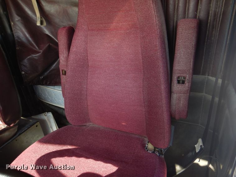 image for item DH8197 1990 Kenworth T600  semi truck