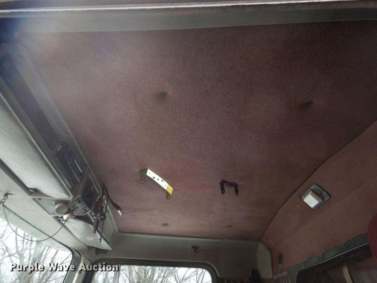 image for item DH8197 1990 Kenworth T600  semi truck