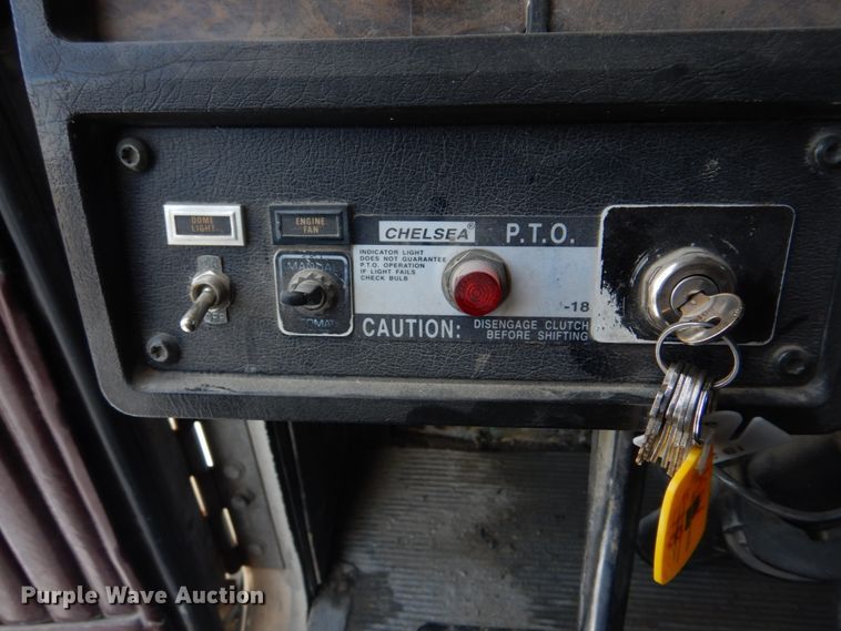 image for item DH8197 1990 Kenworth T600  semi truck