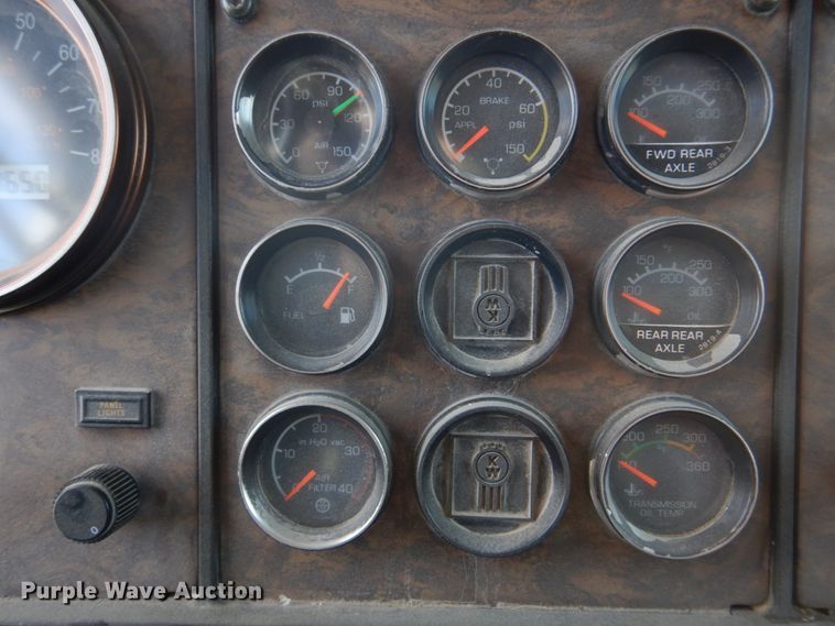 image for item DH8197 1990 Kenworth T600  semi truck