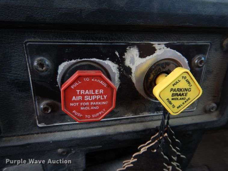 image for item DH8197 1990 Kenworth T600  semi truck