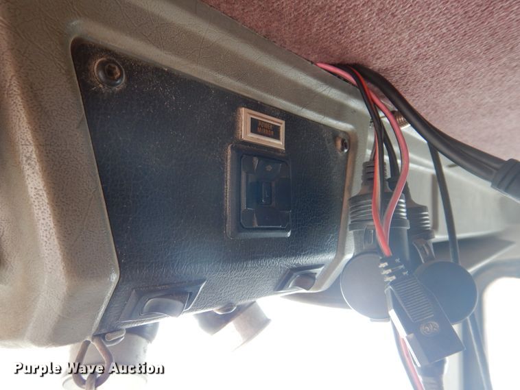 image for item DH8197 1990 Kenworth T600  semi truck