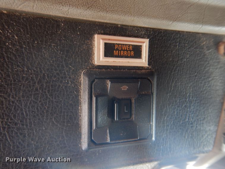 image for item DH8197 1990 Kenworth T600  semi truck