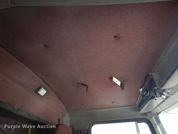 image for item DH8197 1990 Kenworth T600  semi truck