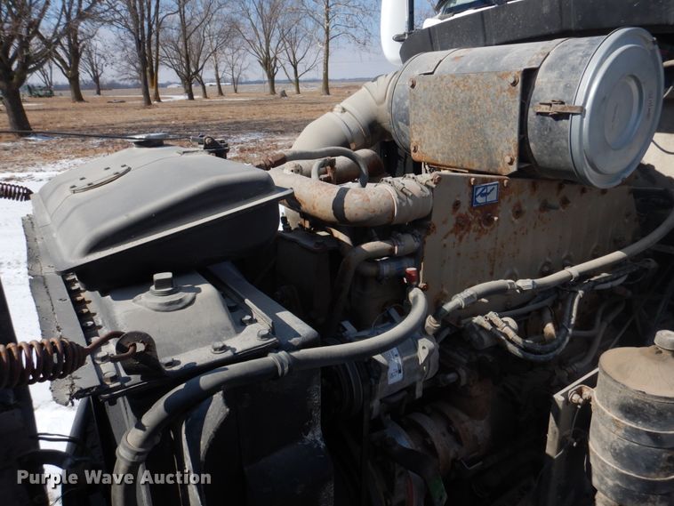 image for item DH8197 1990 Kenworth T600  semi truck