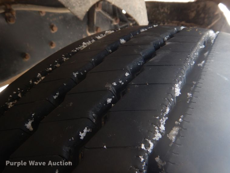 image for item DH8197 1990 Kenworth T600  semi truck