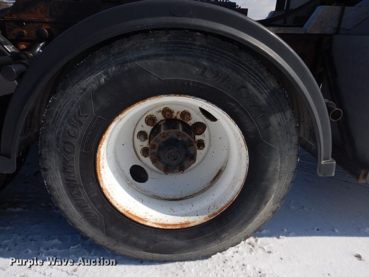 image for item DH8197 1990 Kenworth T600  semi truck