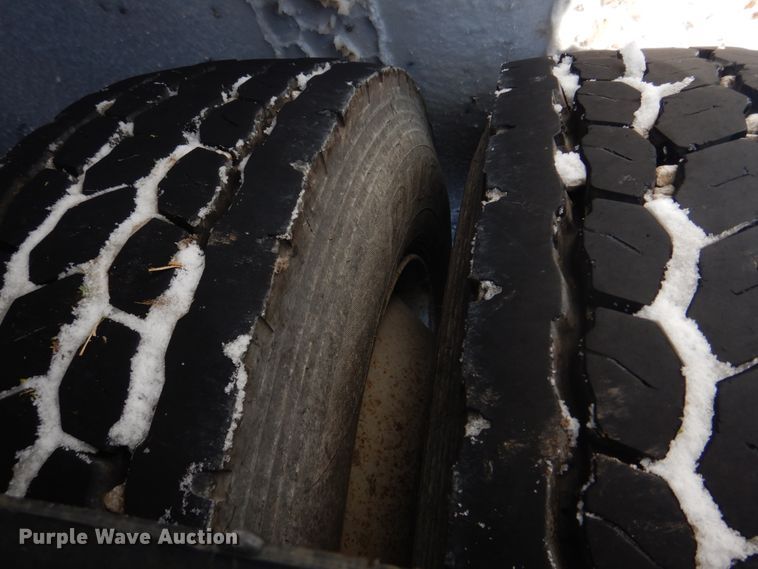 image for item DH8197 1990 Kenworth T600  semi truck