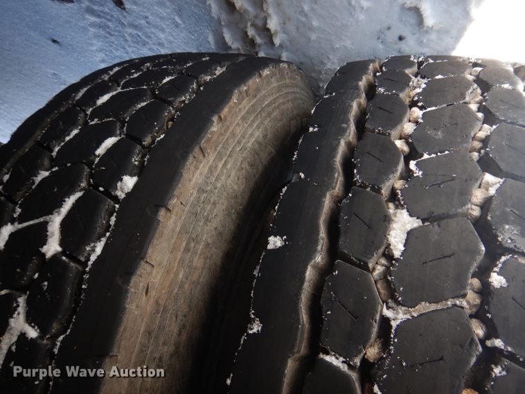 image for item DH8197 1990 Kenworth T600  semi truck