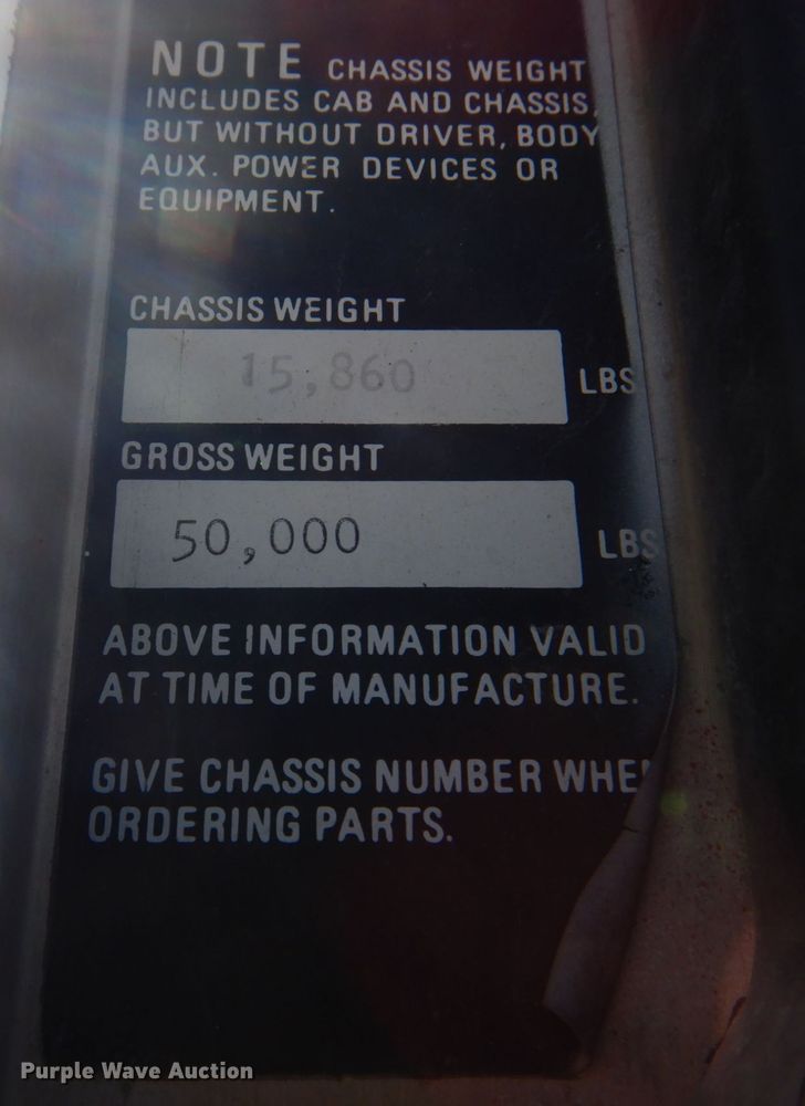 image for item DH8197 1990 Kenworth T600  semi truck