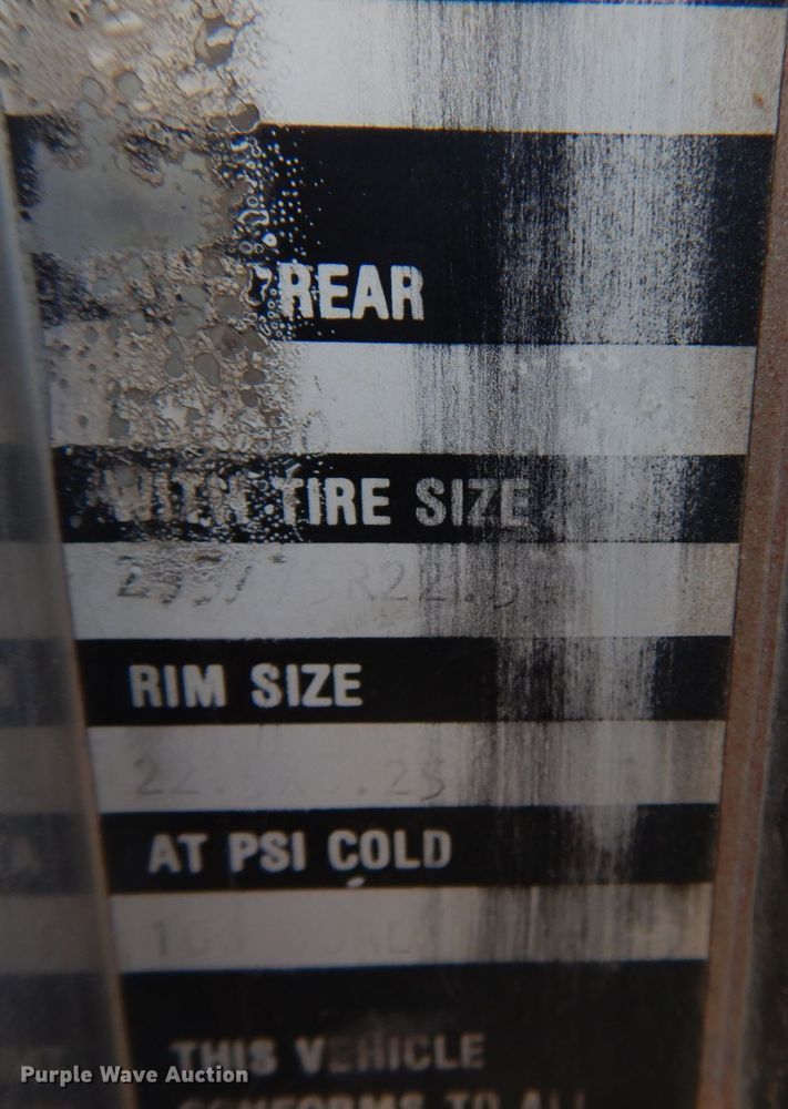 image for item DH8197 1990 Kenworth T600  semi truck