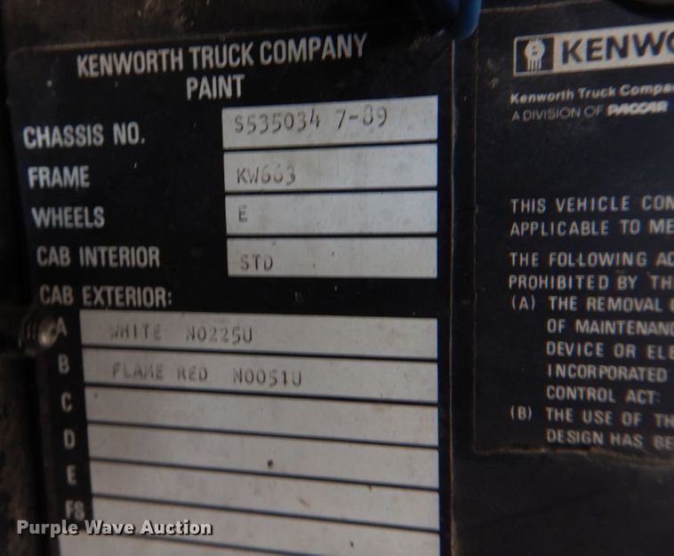 image for item DH8197 1990 Kenworth T600  semi truck