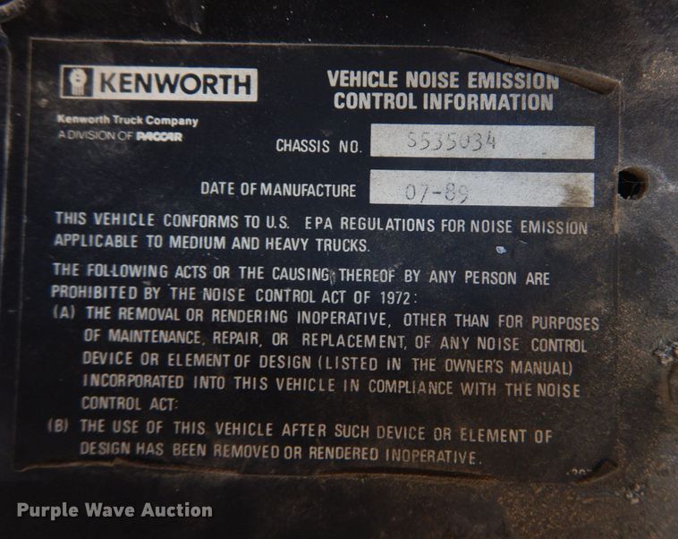 image for item DH8197 1990 Kenworth T600  semi truck