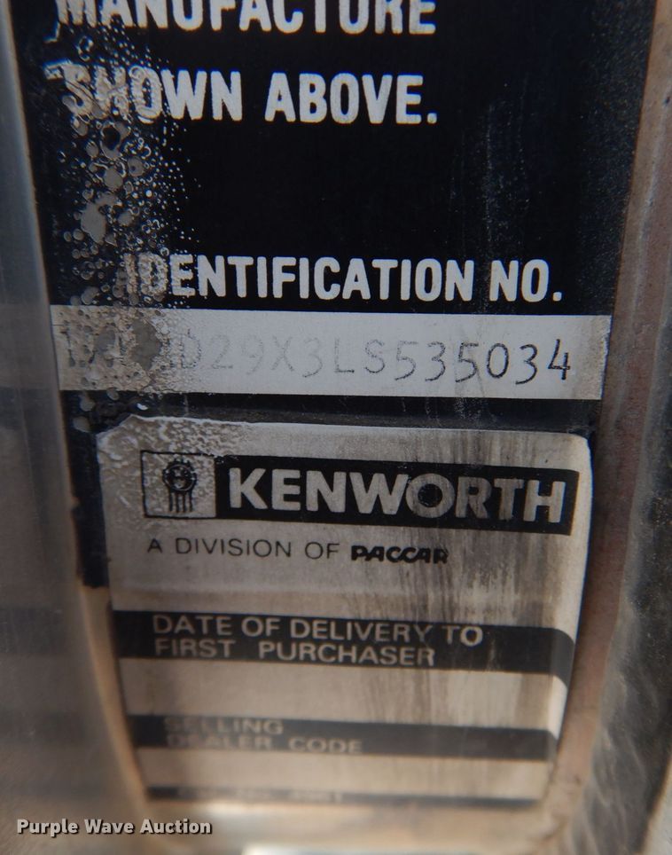 image for item DH8197 1990 Kenworth T600  semi truck