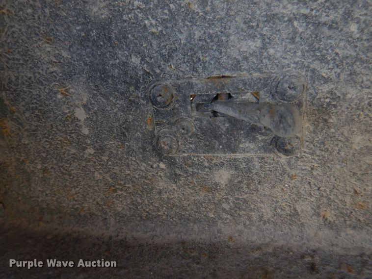 image for item DH8201 1977 East  end dump trailer